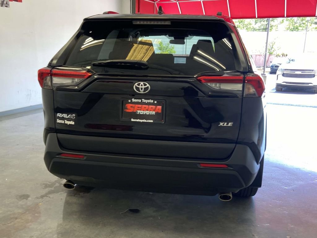 Used 2025 Toyota RAV4 XLE FWD image 4