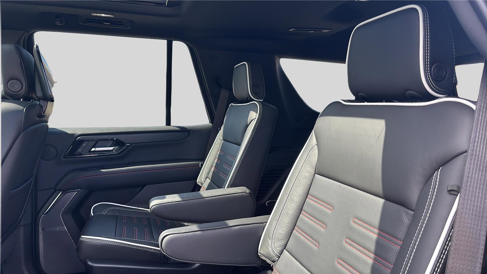 New 2026 GMC Yukon AT4 Ultimate w/ LPO, Floor Liner Package image 21