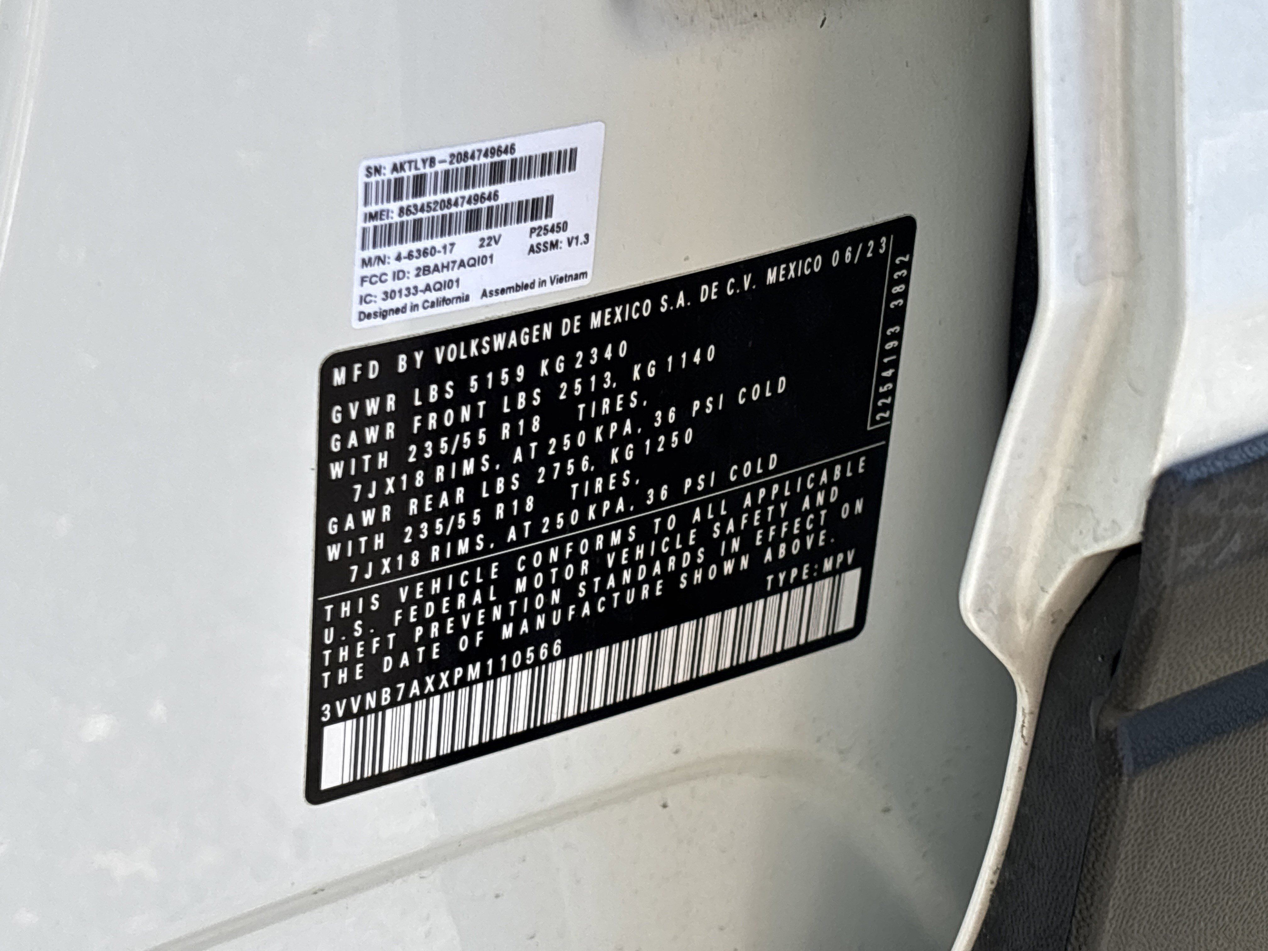 Used 2023 Volkswagen Tiguan SE w/ Panoramic Sunroof Package image 31