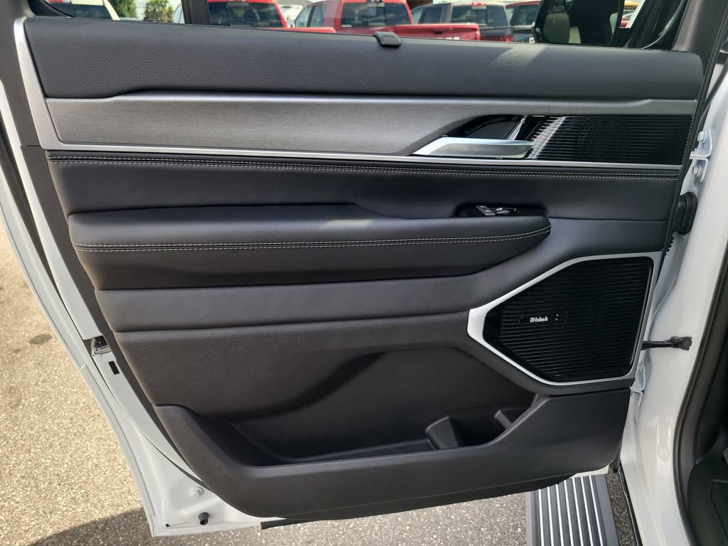 New 2026 Jeep Grand Wagoneer L Limited AWD/4WD image 12