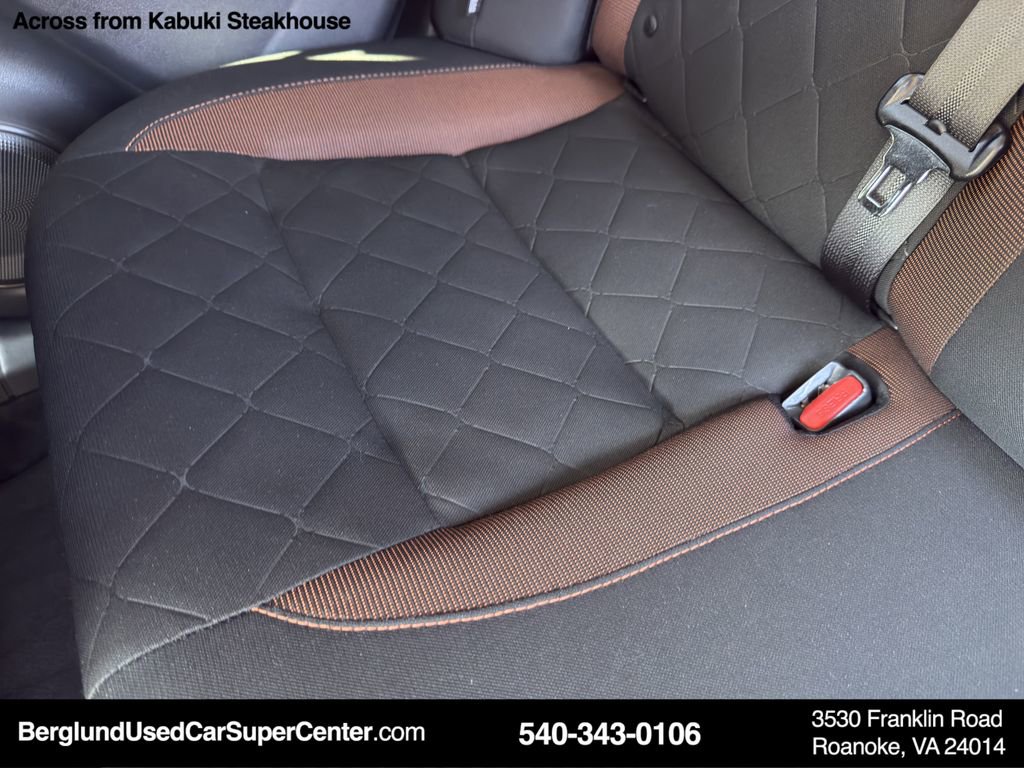 Used 2020 Nissan Kicks SR w/ Exterior Package image 32