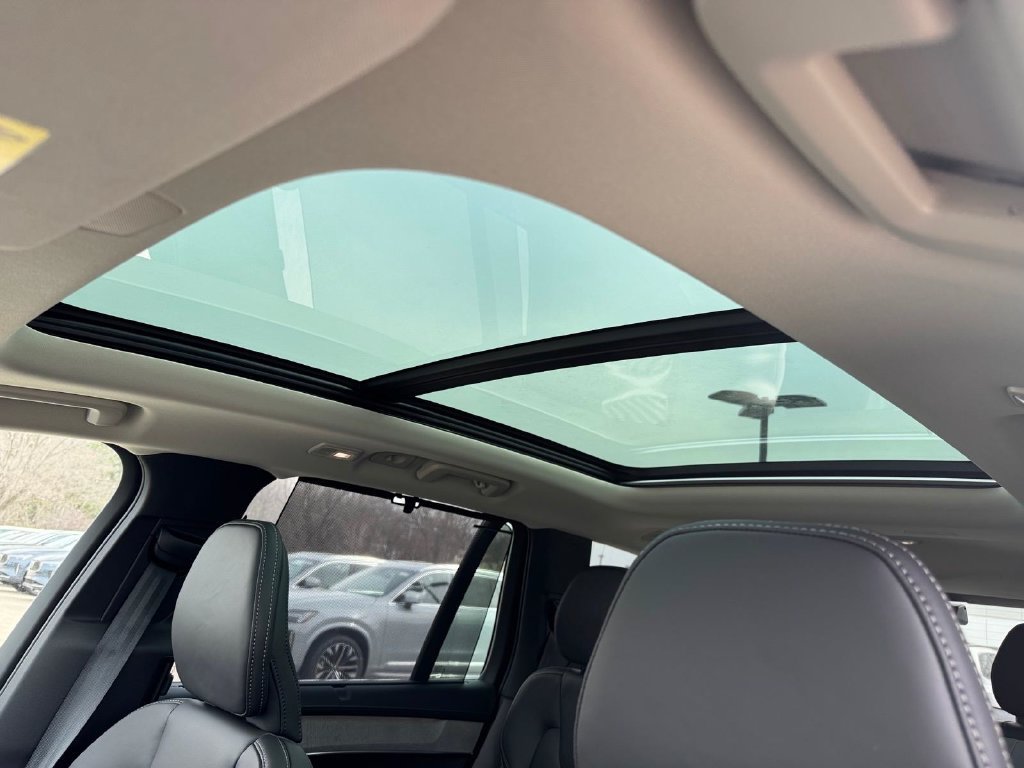 New 2026 Volvo XC90 T8 Ultra w/ Protection Package AWD/4WD image 7