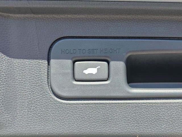 Used 2025 Honda Pilot Touring image 6