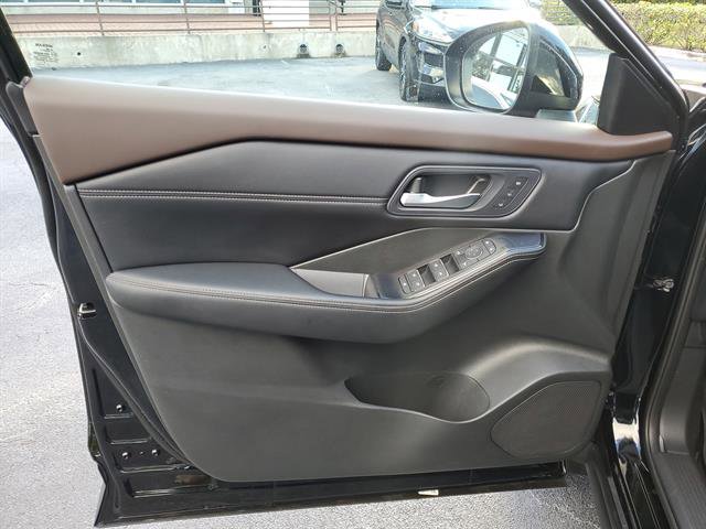 Used 2023 Nissan Rogue SL w/ SL Premium Package image 40