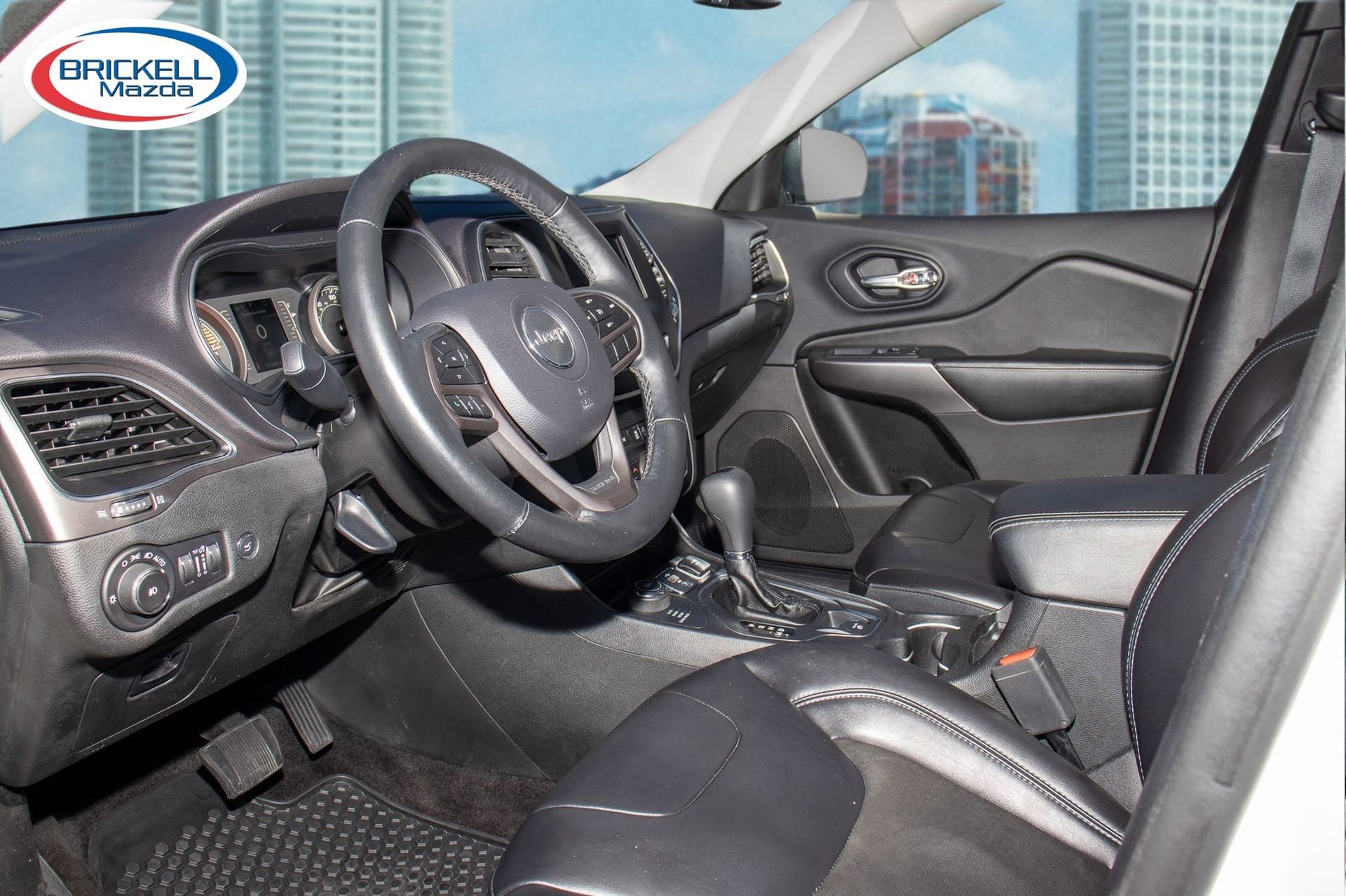 Used 2019 Jeep Cherokee Latitude Plus w/ Comfort/Convenience Group image 5