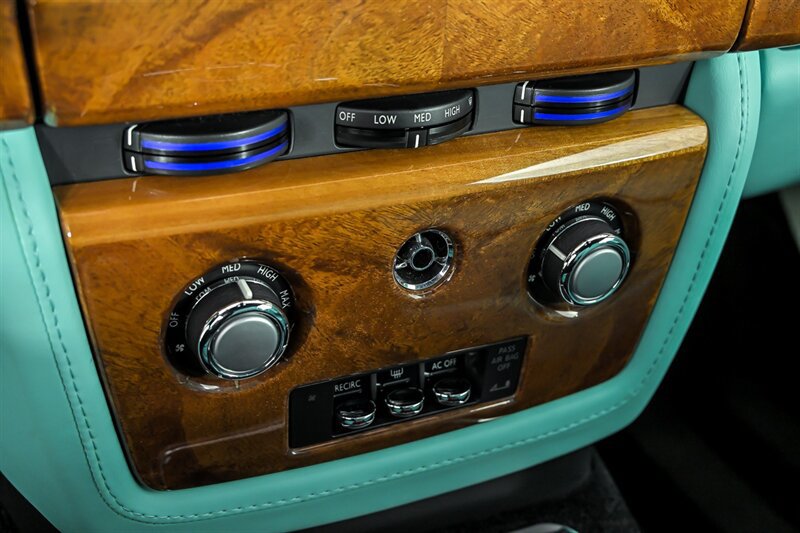 Used 2013 Rolls-Royce Phantom Drophead Coupe RWD image 33