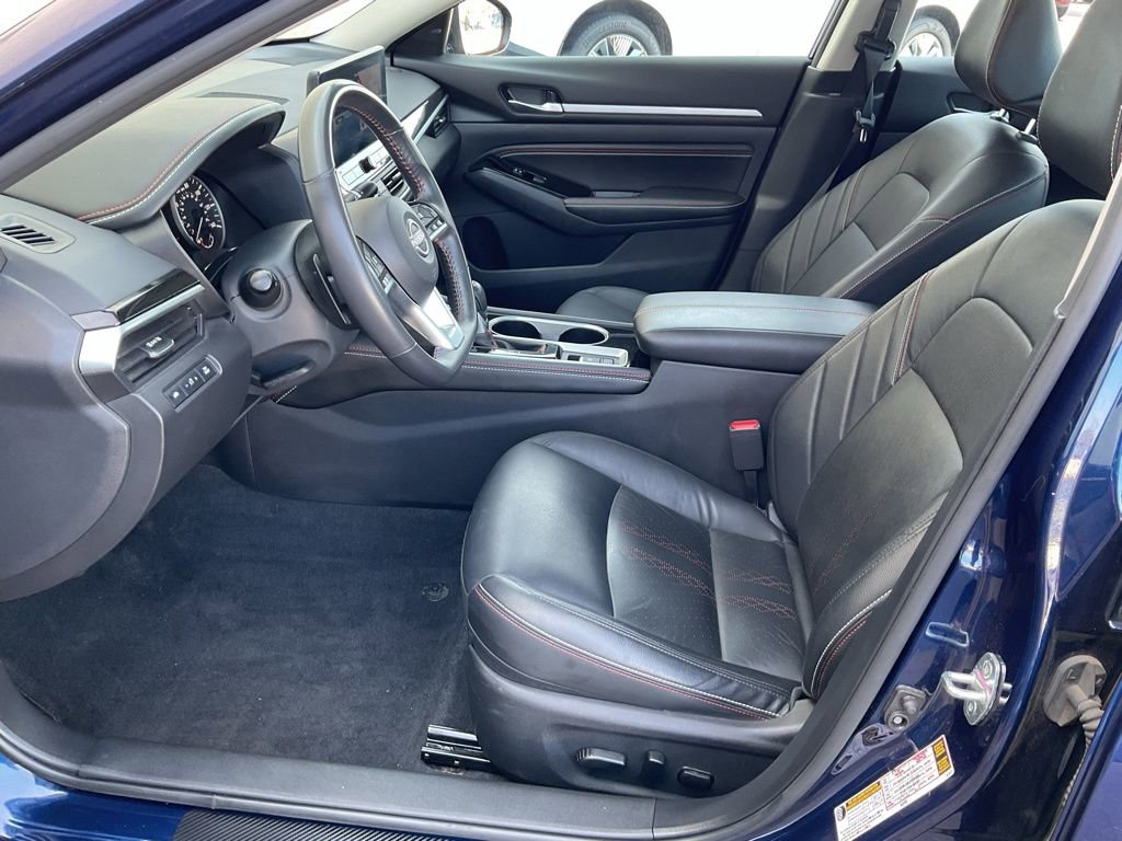 Used 2023 Nissan Altima 2.5 SR w/ SR Premium Package image 10