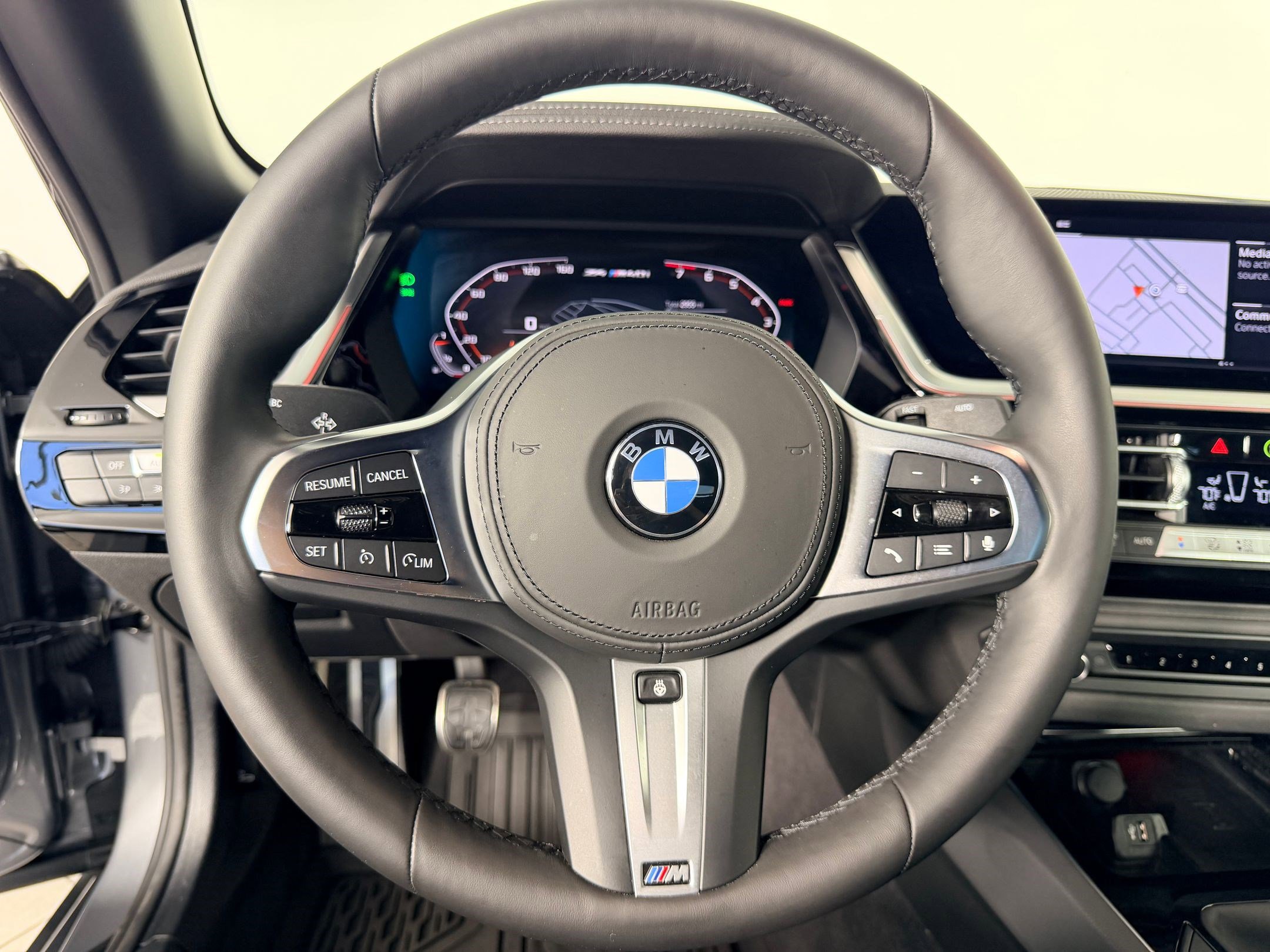 Used 2025 BMW Z4 M40i w/ Edition image 12