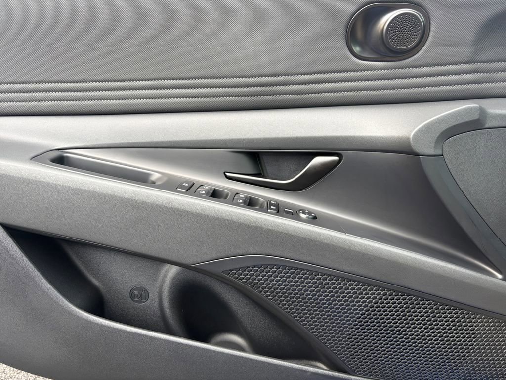 New 2025 Hyundai Elantra Sport image 10