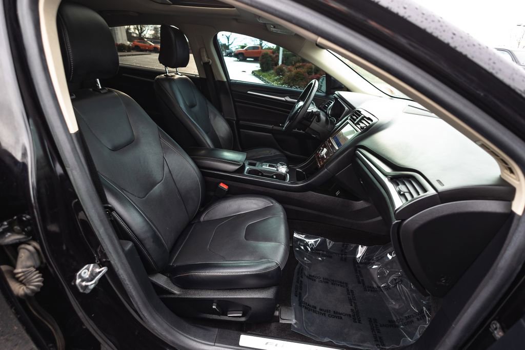 Used 2020 Ford Fusion Titanium image 23