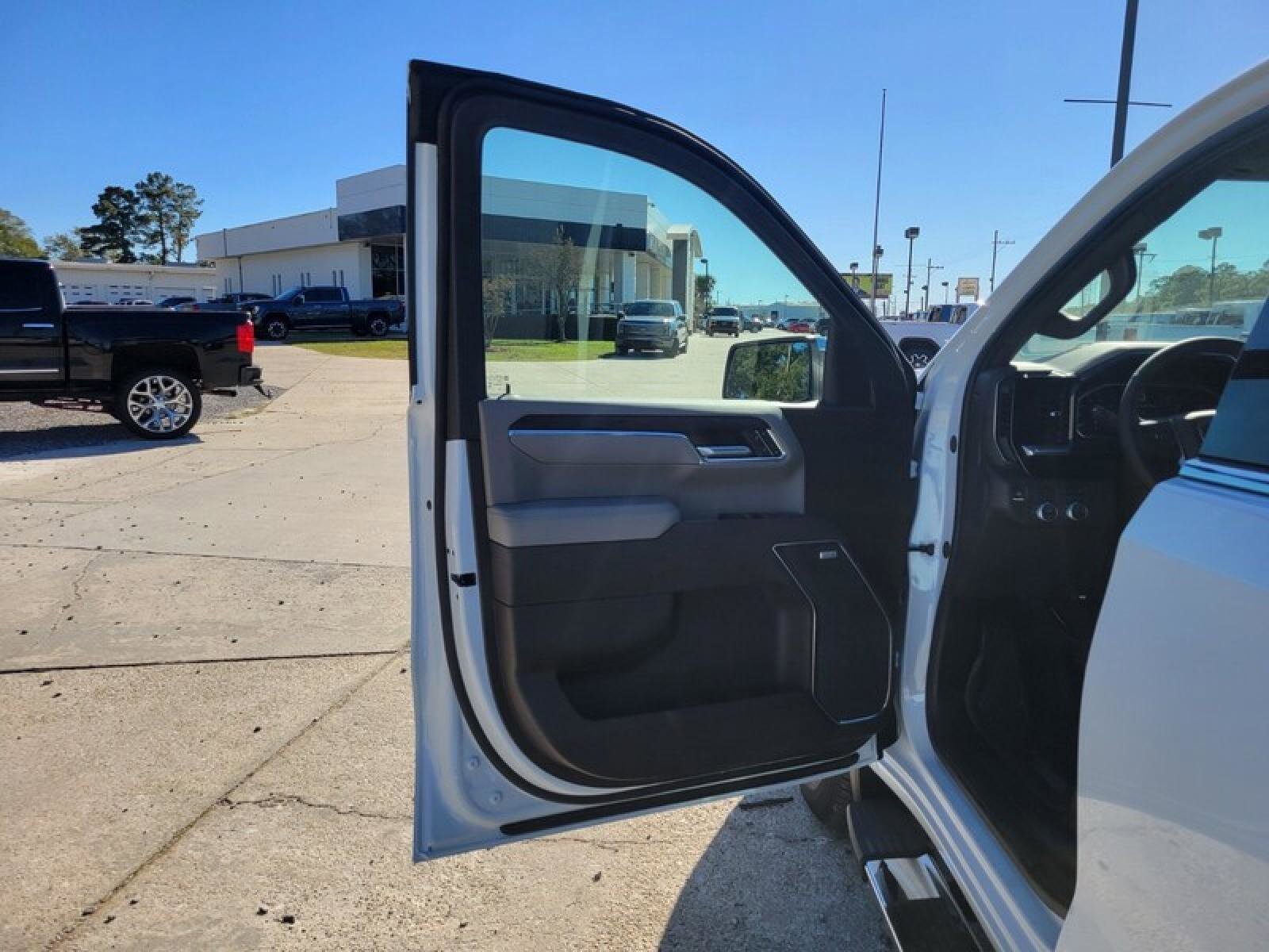 New 2026 GMC Sierra 1500 SLT image 13