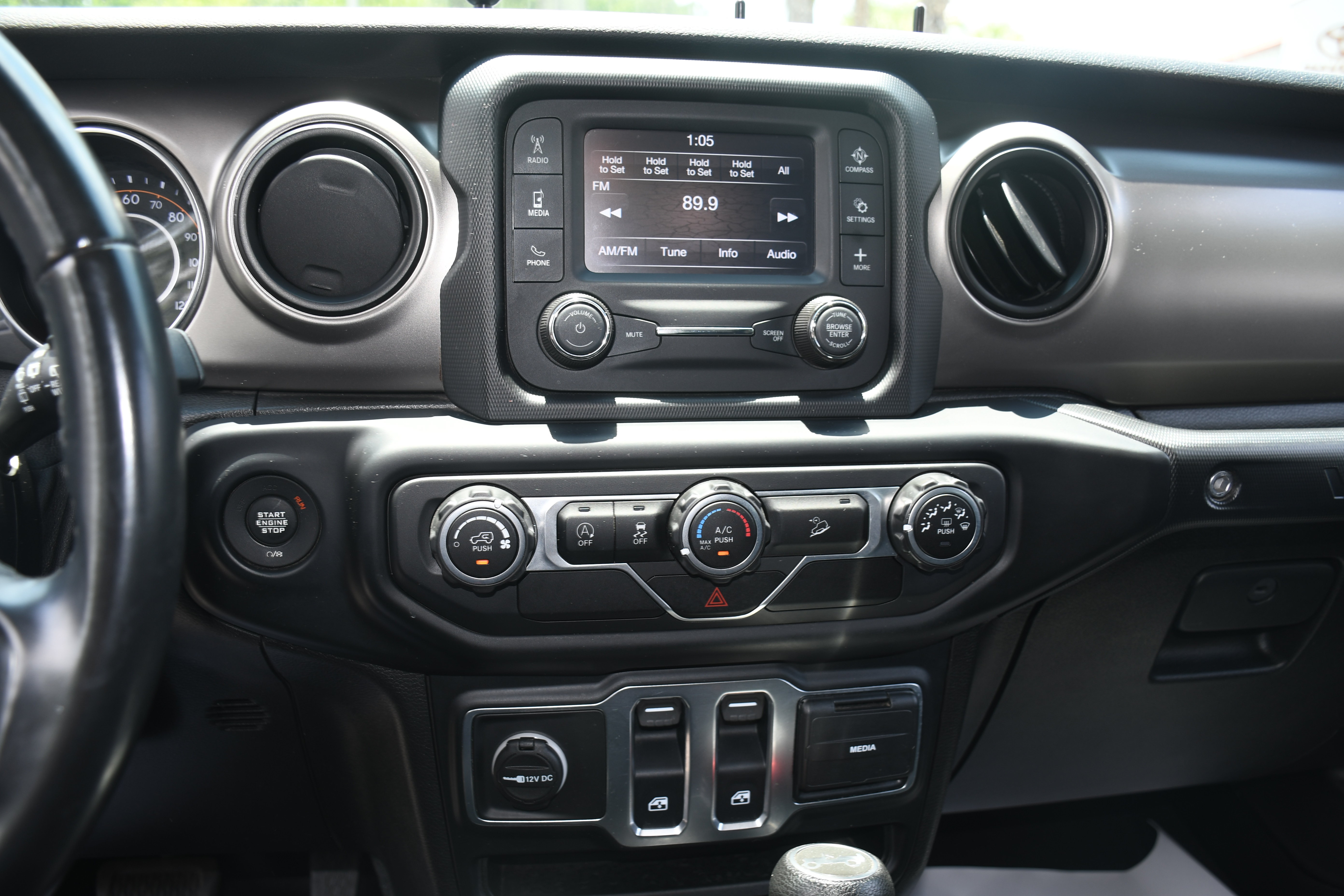 Used 2020 Jeep Wrangler Sport AWD/4WD image 14