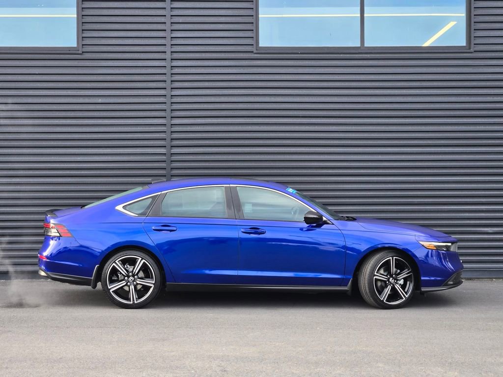 Used 2025 Honda Accord Sport image 3