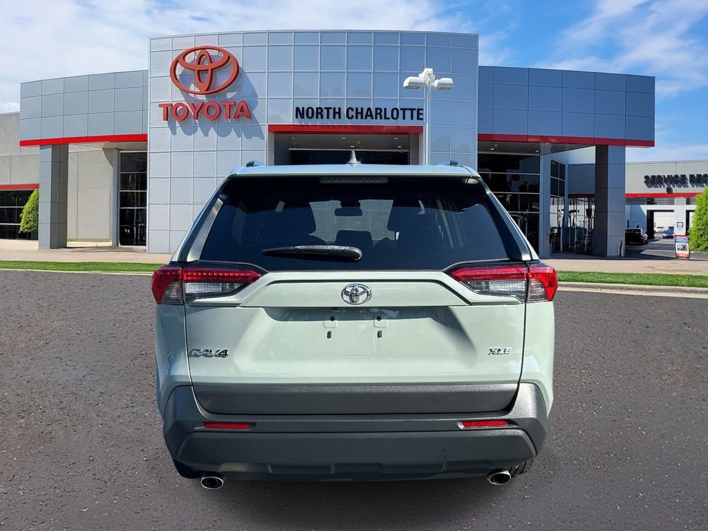 Used 2021 Toyota RAV4 XLE w/ Convenience Package FWD image 6