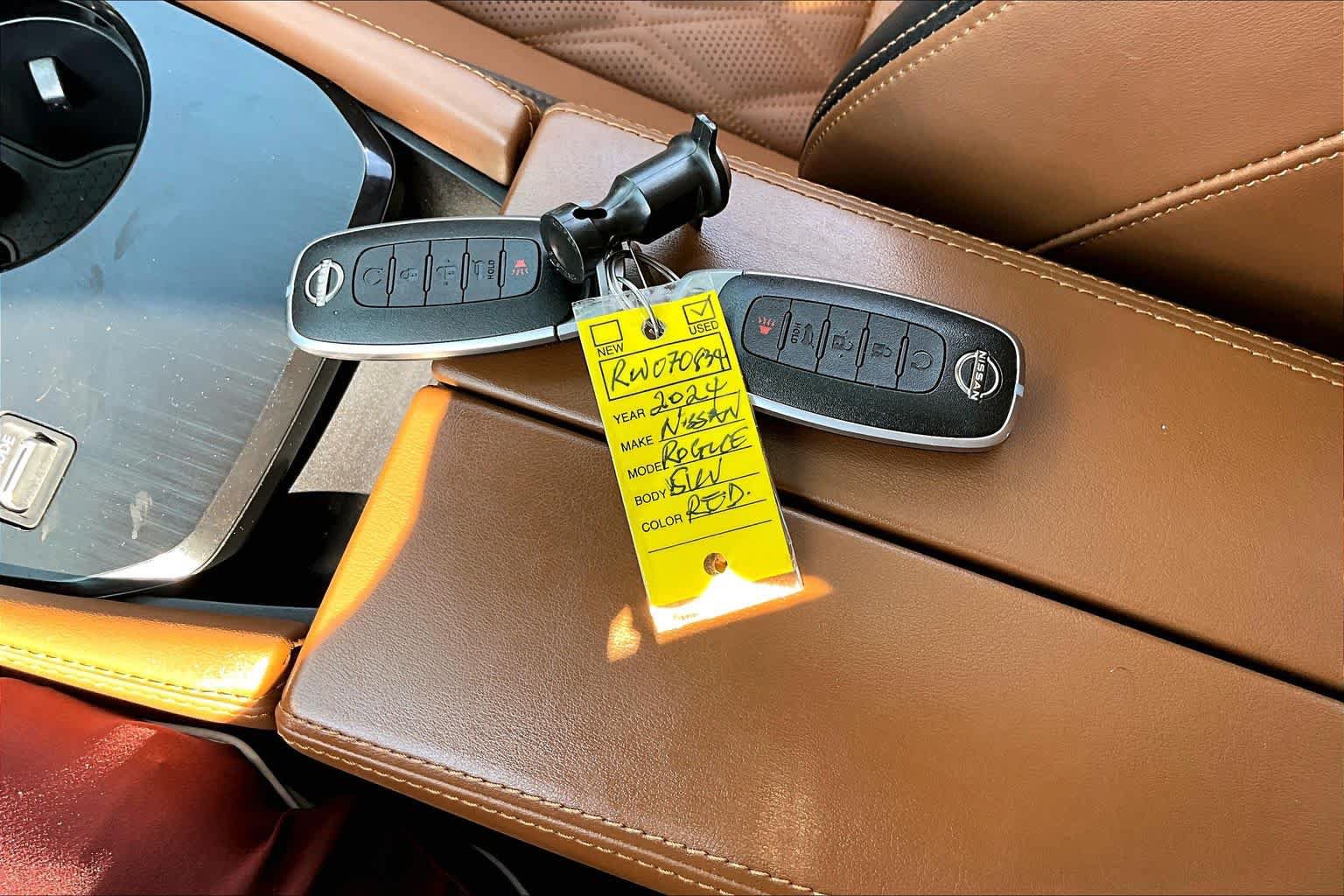 Used 2024 Nissan Rogue Platinum w/ Platinum Premium Package FWD image 15