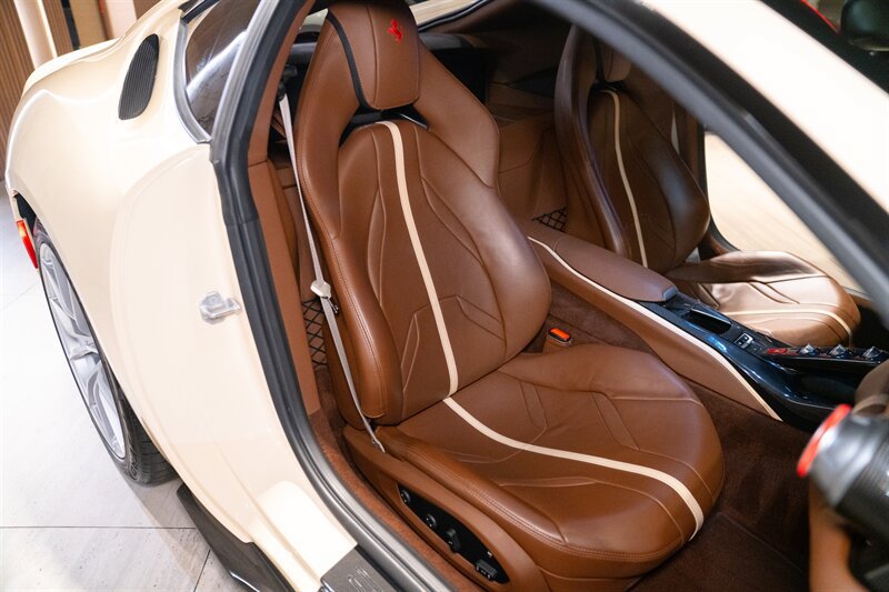Used 2019 Ferrari 812 Superfast RWD image 33