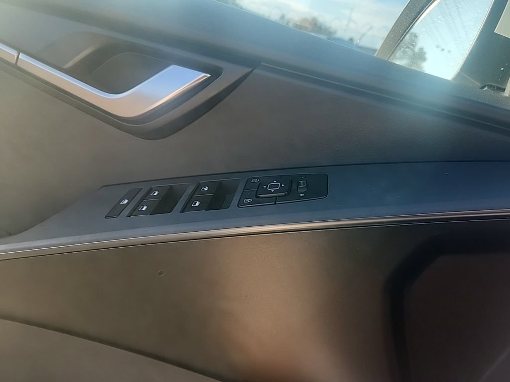 Certified 2024 Kia Niro LX FWD image 26