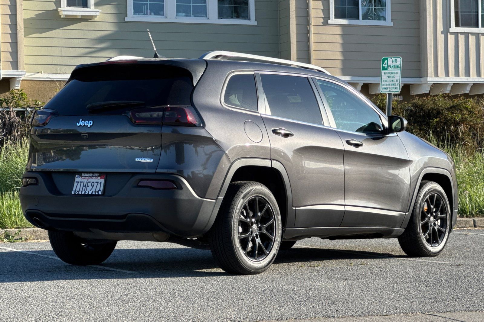 Used 2016 Jeep Cherokee Latitude FWD image 4