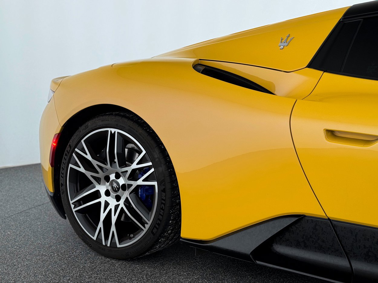 Used 2023 Maserati MC20 Spyder image 40