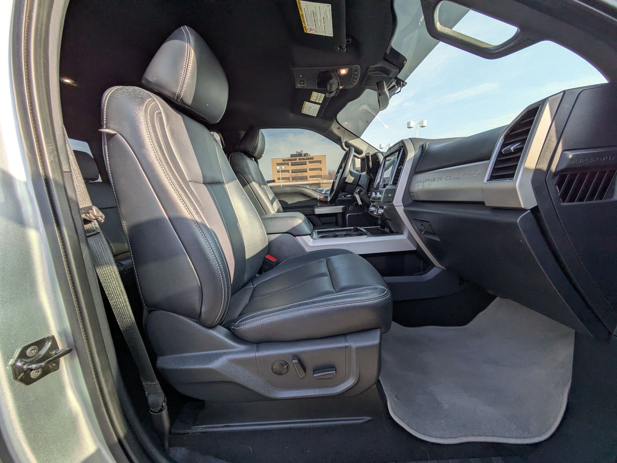 Used 2022 Ford F250 Lariat image 35