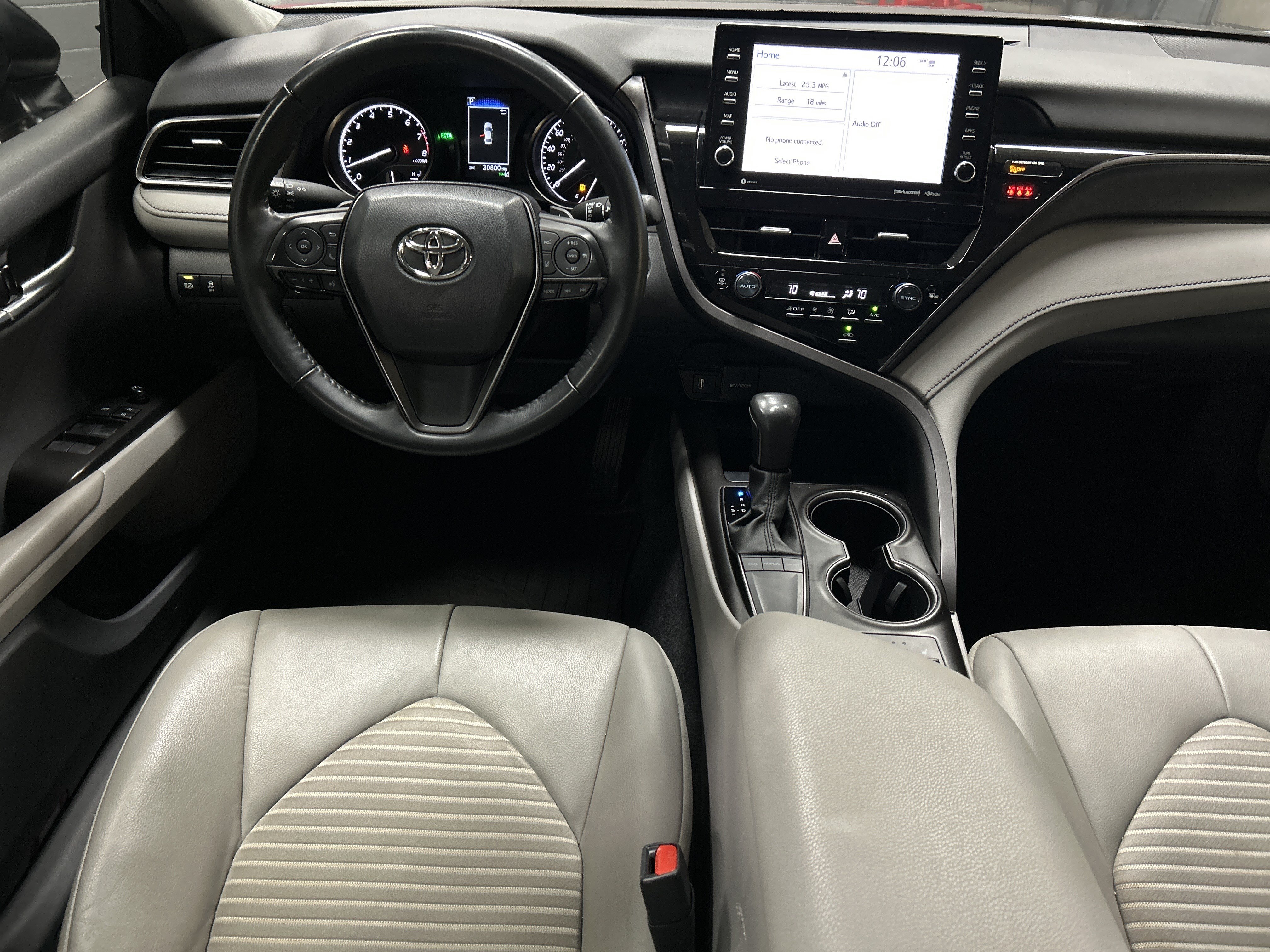 Used 2024 Toyota Camry SE w/ Cold Weather Package FWD image 28