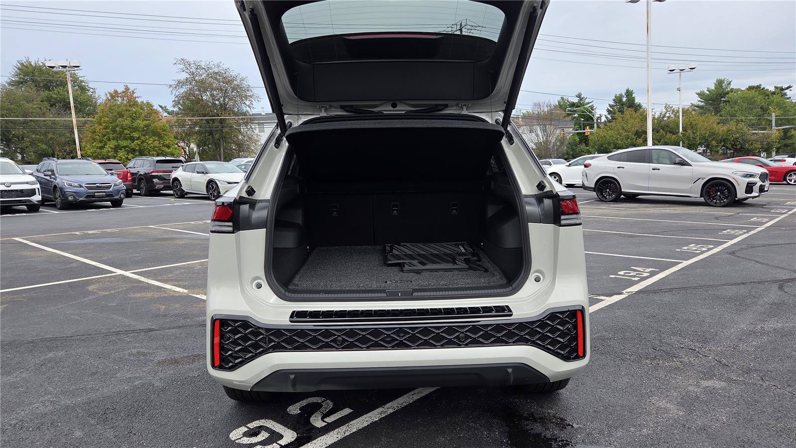 New 2026 Volkswagen Tiguan SE R-Line AWD/4WD image 5