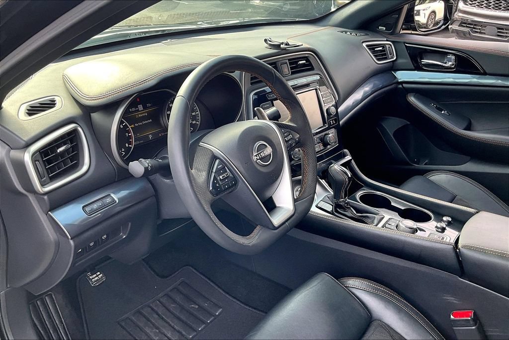 Used 2023 Nissan Maxima SR w/ Sport Mat Group FWD image 17