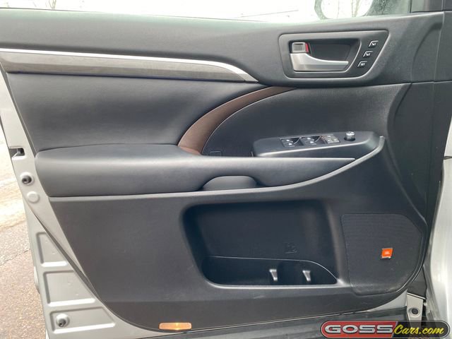 Used 2019 Toyota Highlander Limited image 24