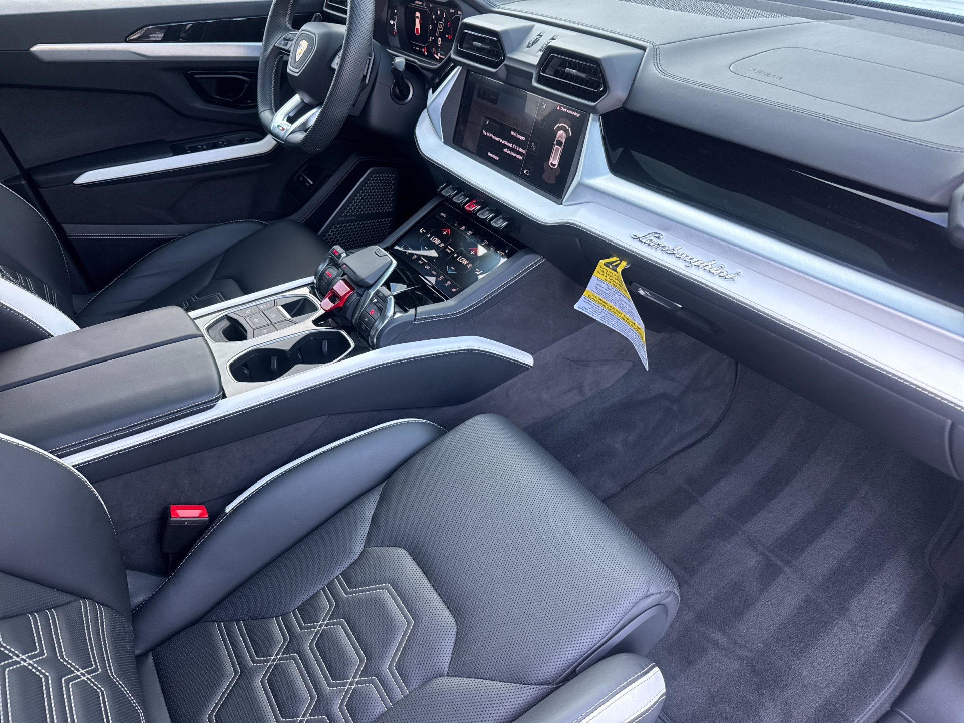 Used 2025 Lamborghini Urus SE AWD/4WD image 6