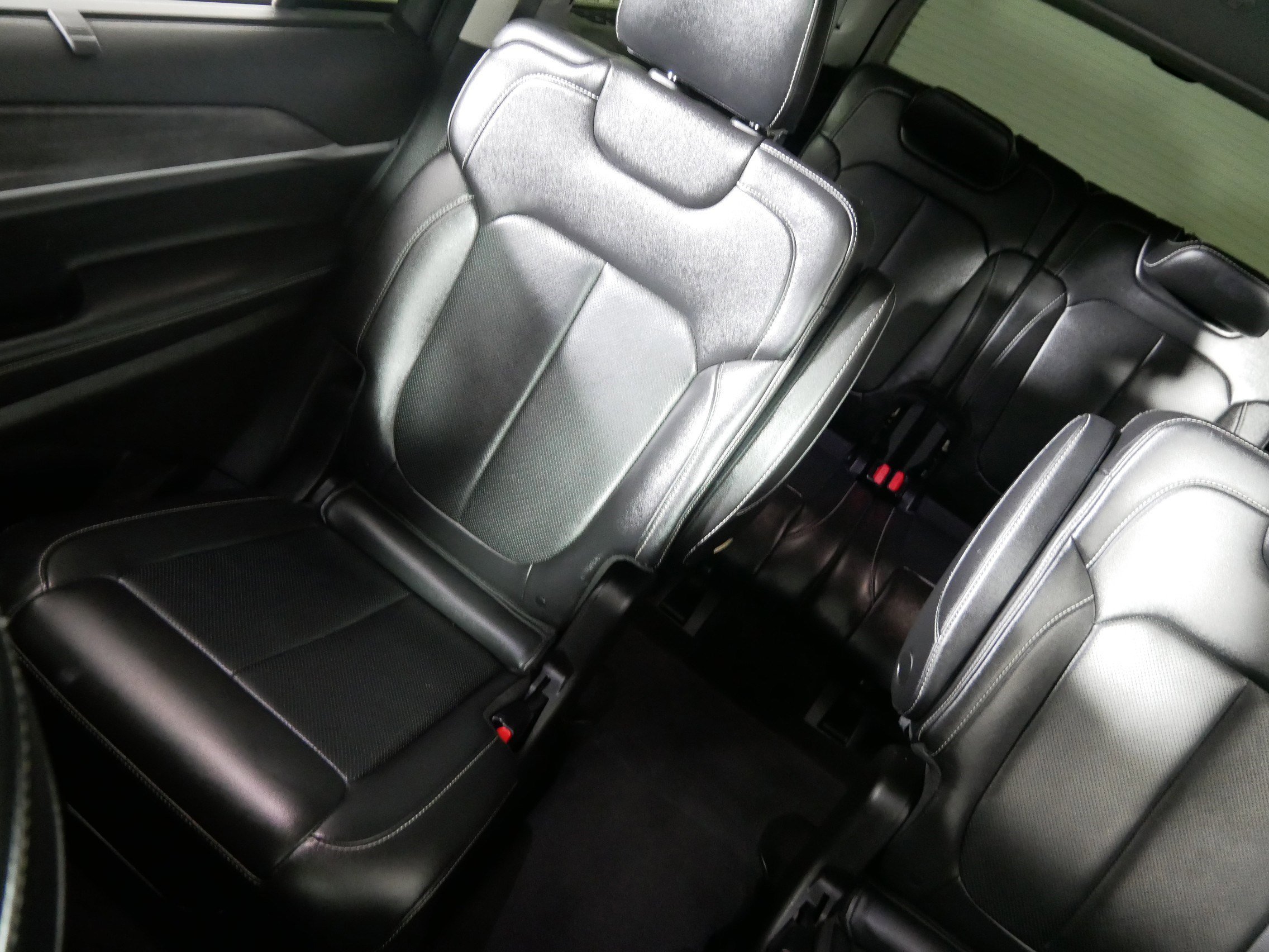 Used 2022 Jeep Grand Cherokee L Limited w/ Luxury Tech Group II image 12