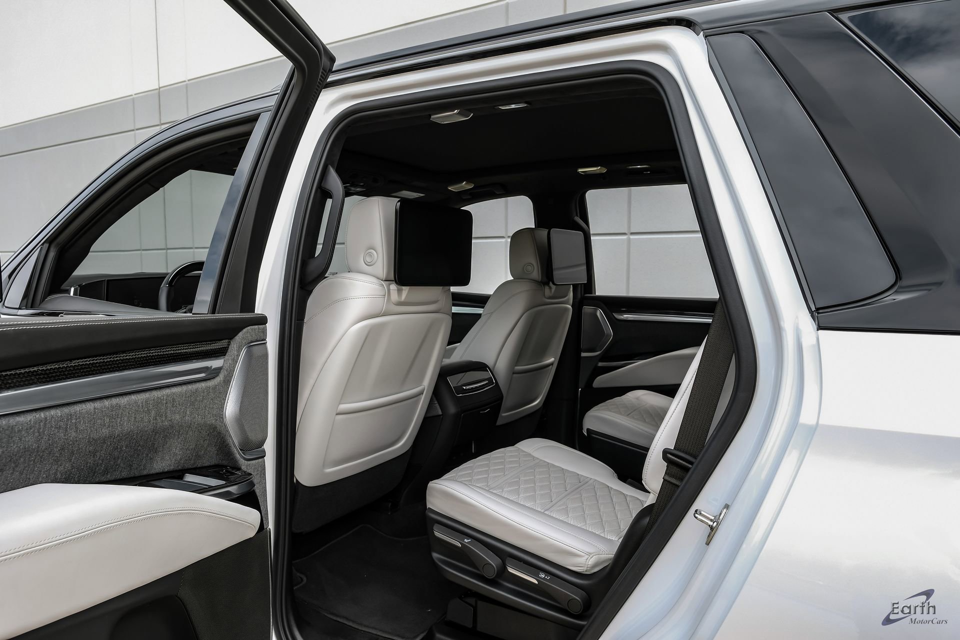 Used 2025 Cadillac Escalade V w/ LPO, ONYX Package AWD/4WD image 78