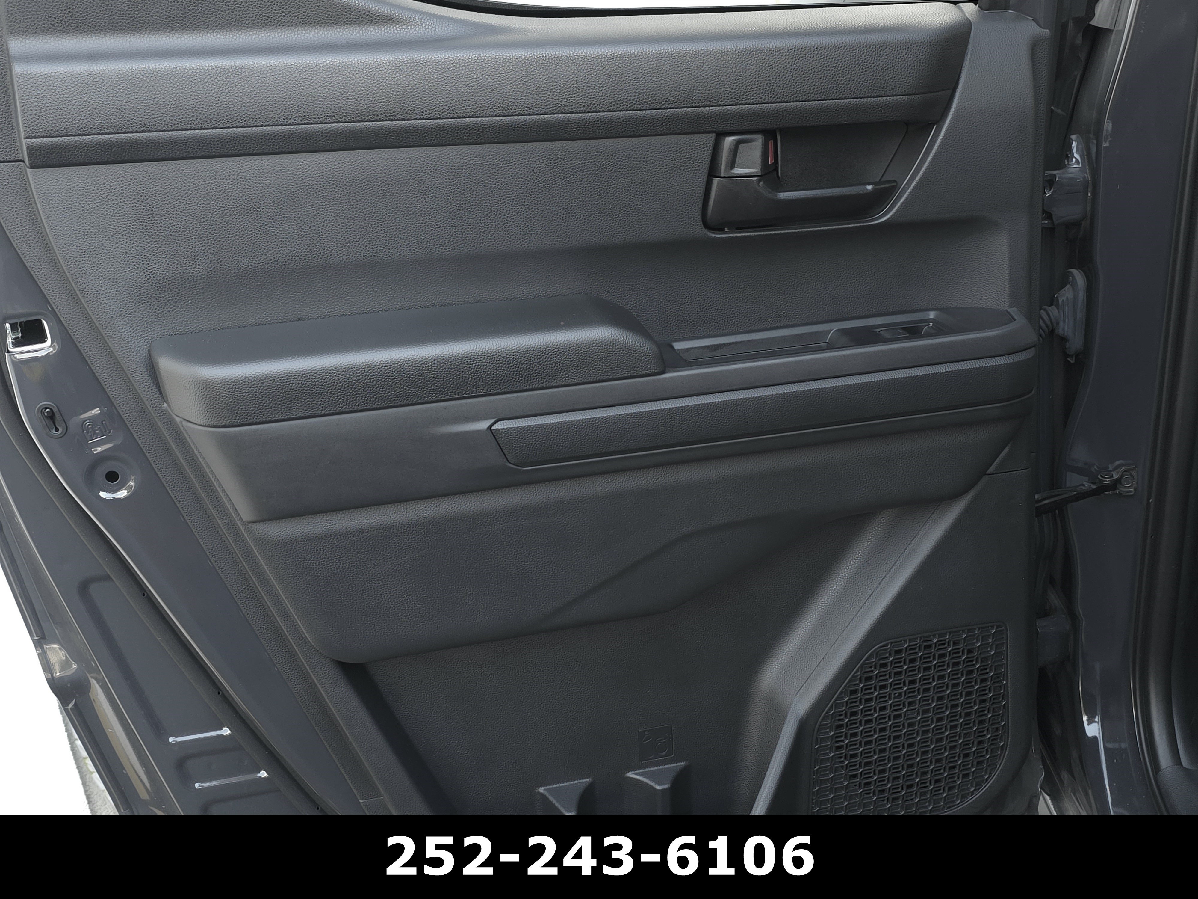 Used 2025 Toyota Tacoma SR5 AWD/4WD image 31