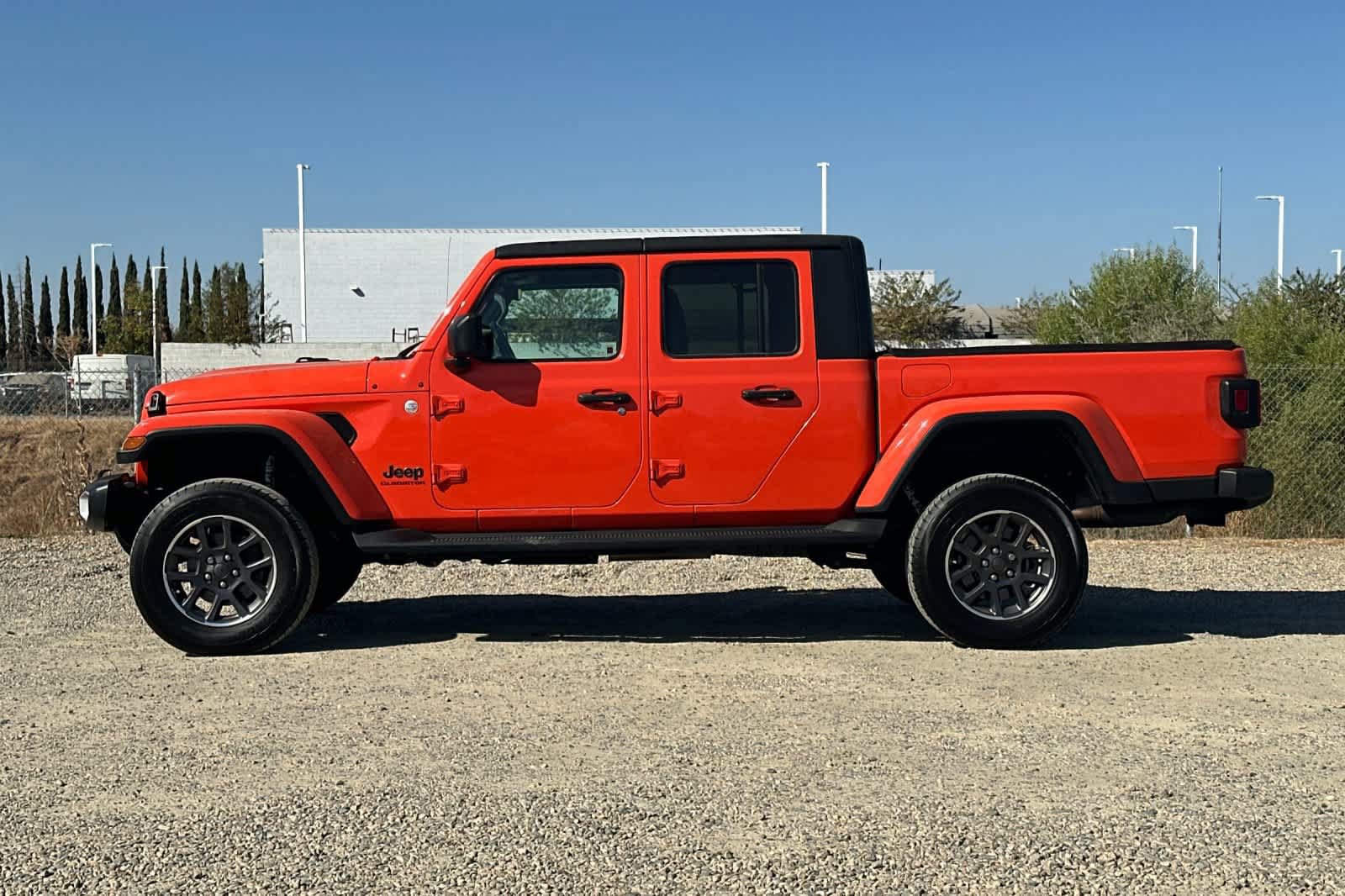 Used 2020 Jeep Gladiator Overland AWD/4WD image 5
