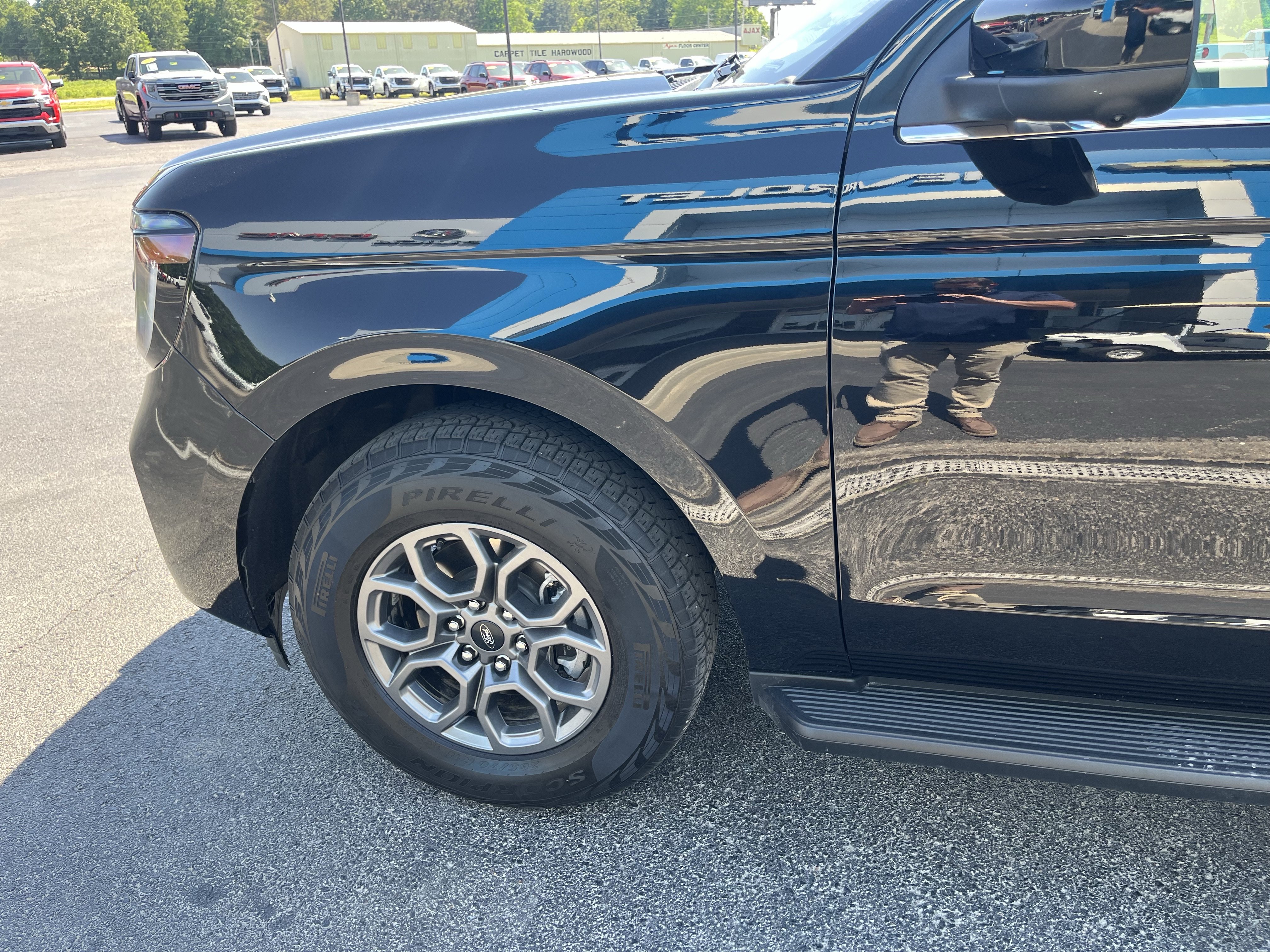 Used 2025 Ford Expedition Active AWD/4WD image 2