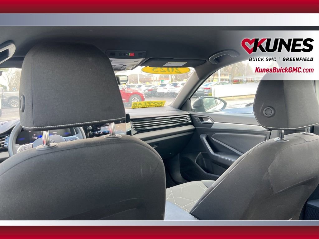 Used 2025 Volkswagen Jetta Sport image 35