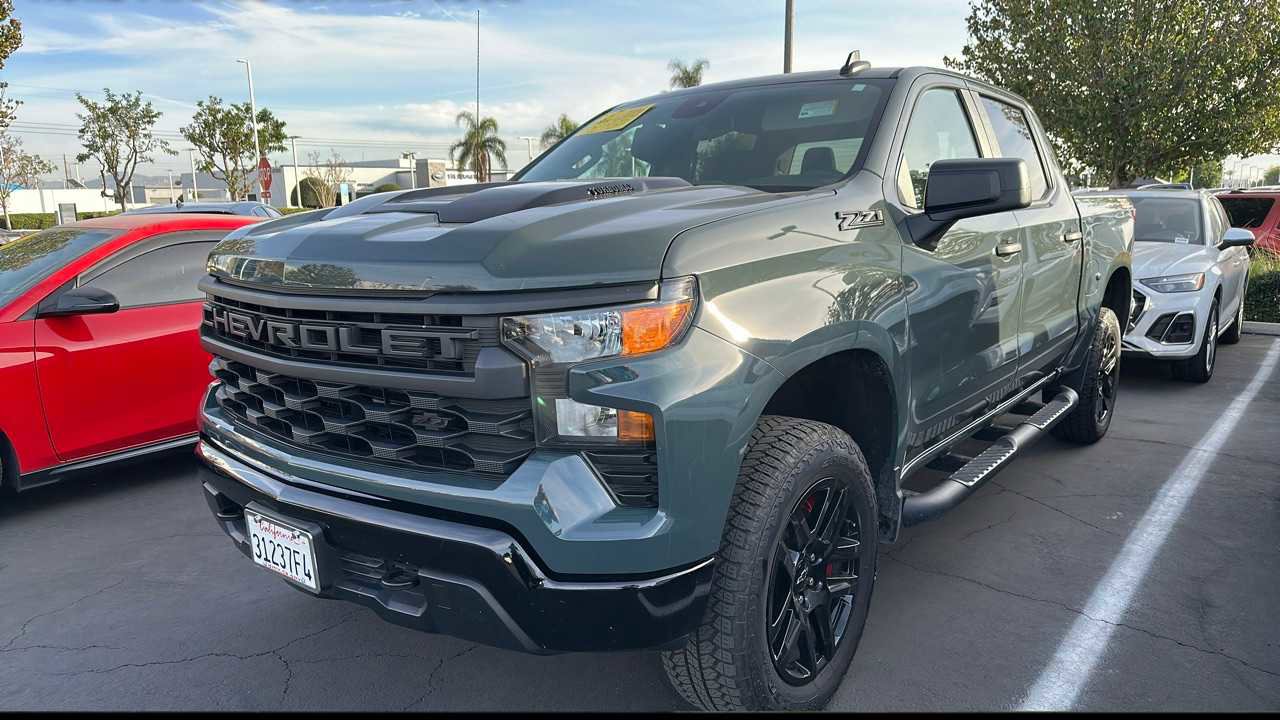 Used 2025 Chevrolet Silverado 1500 Custom Trail Boss w/ Turbomax Blackout Package image 1