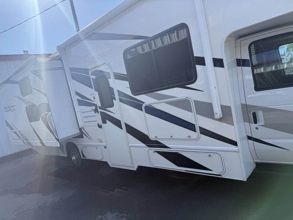 Used 2022 Ford E-450 and Econoline 450 Super Duty w/ Motorhome Prep Package RWD image 20
