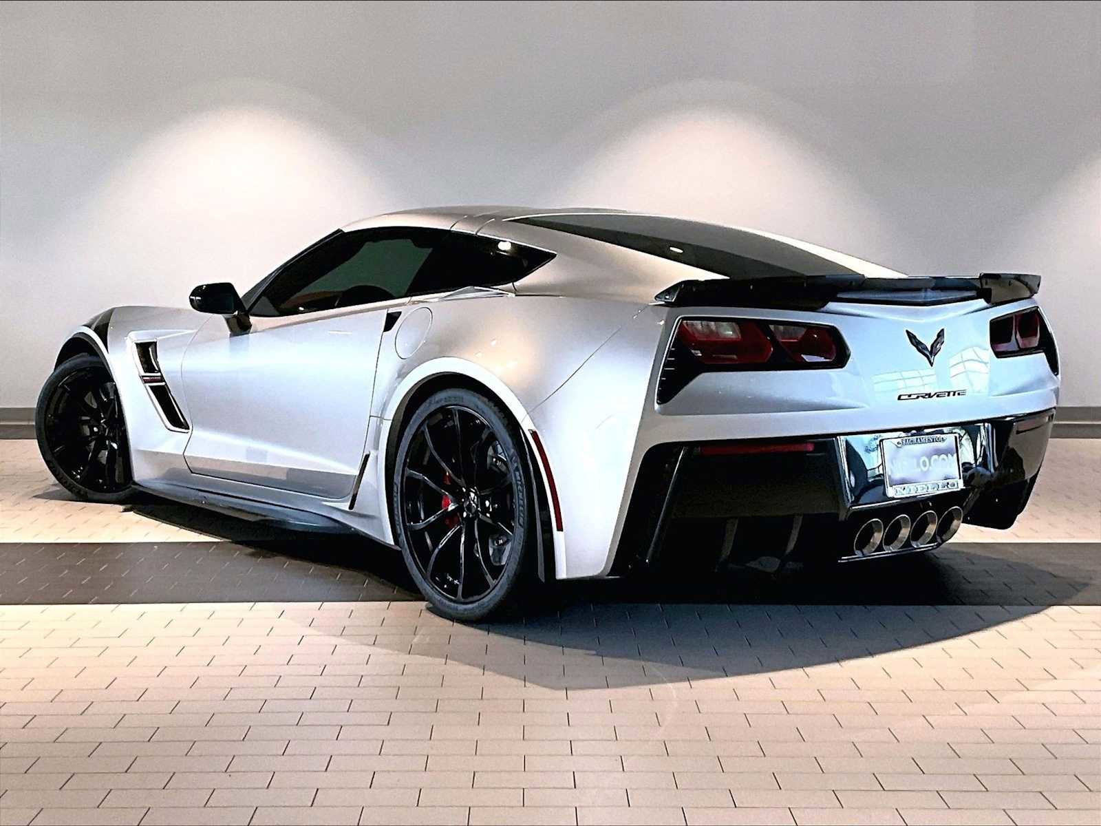 Used 2018 Chevrolet Corvette Grand Sport RWD image 3