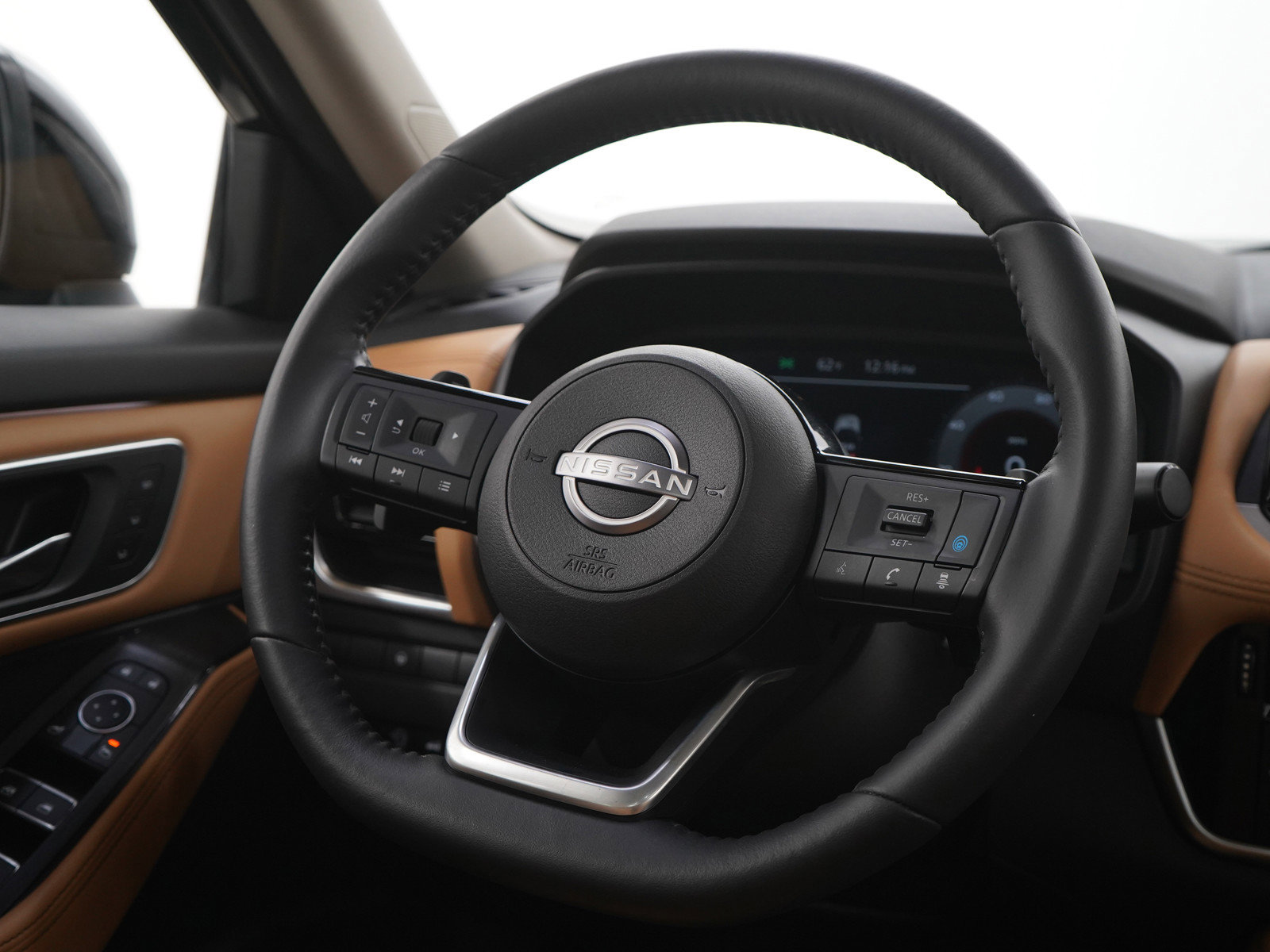 Used 2023 Nissan Rogue Platinum image 14