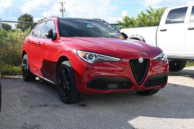 Used 2023 Alfa Romeo Stelvio Veloce AWD/4WD image 2