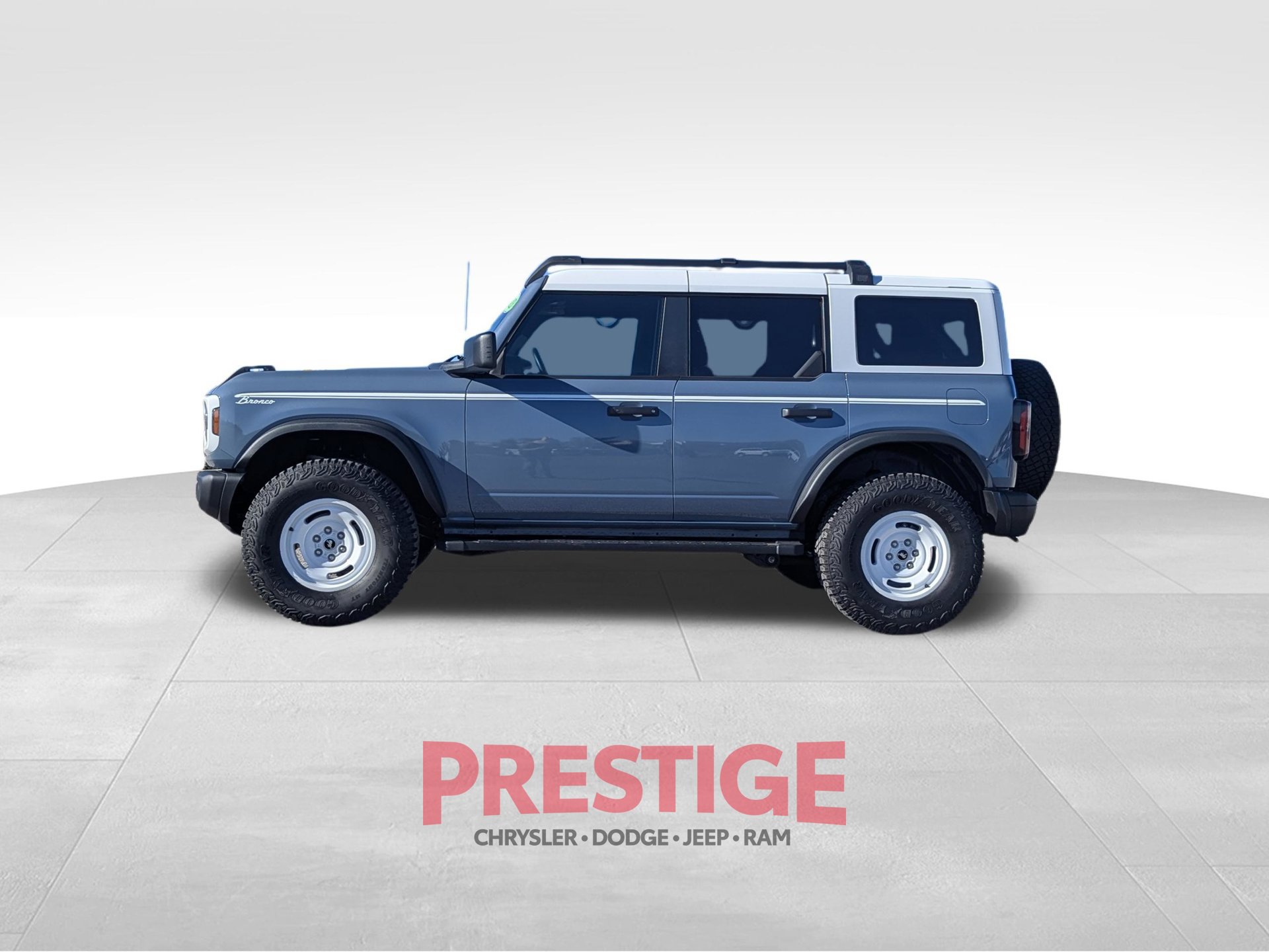 Used 2023 Ford Bronco Heritage Edition AWD/4WD image 10