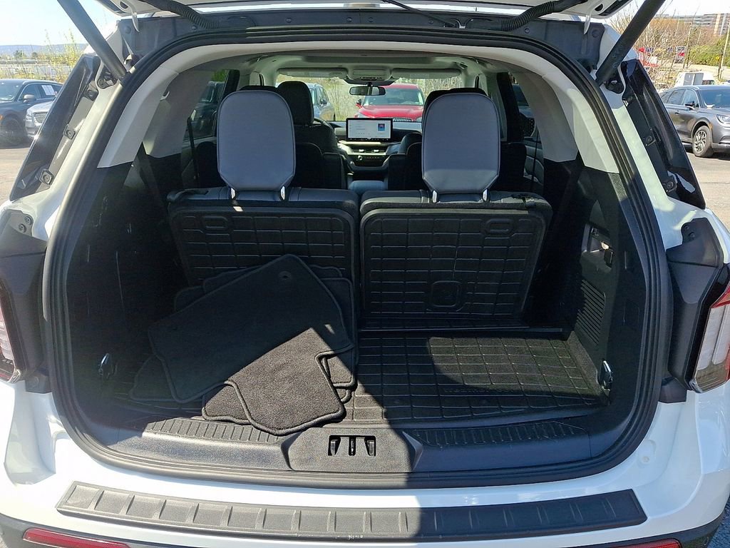 Used 2025 Ford Explorer Active w/ Active Comfort Package AWD/4WD image 28