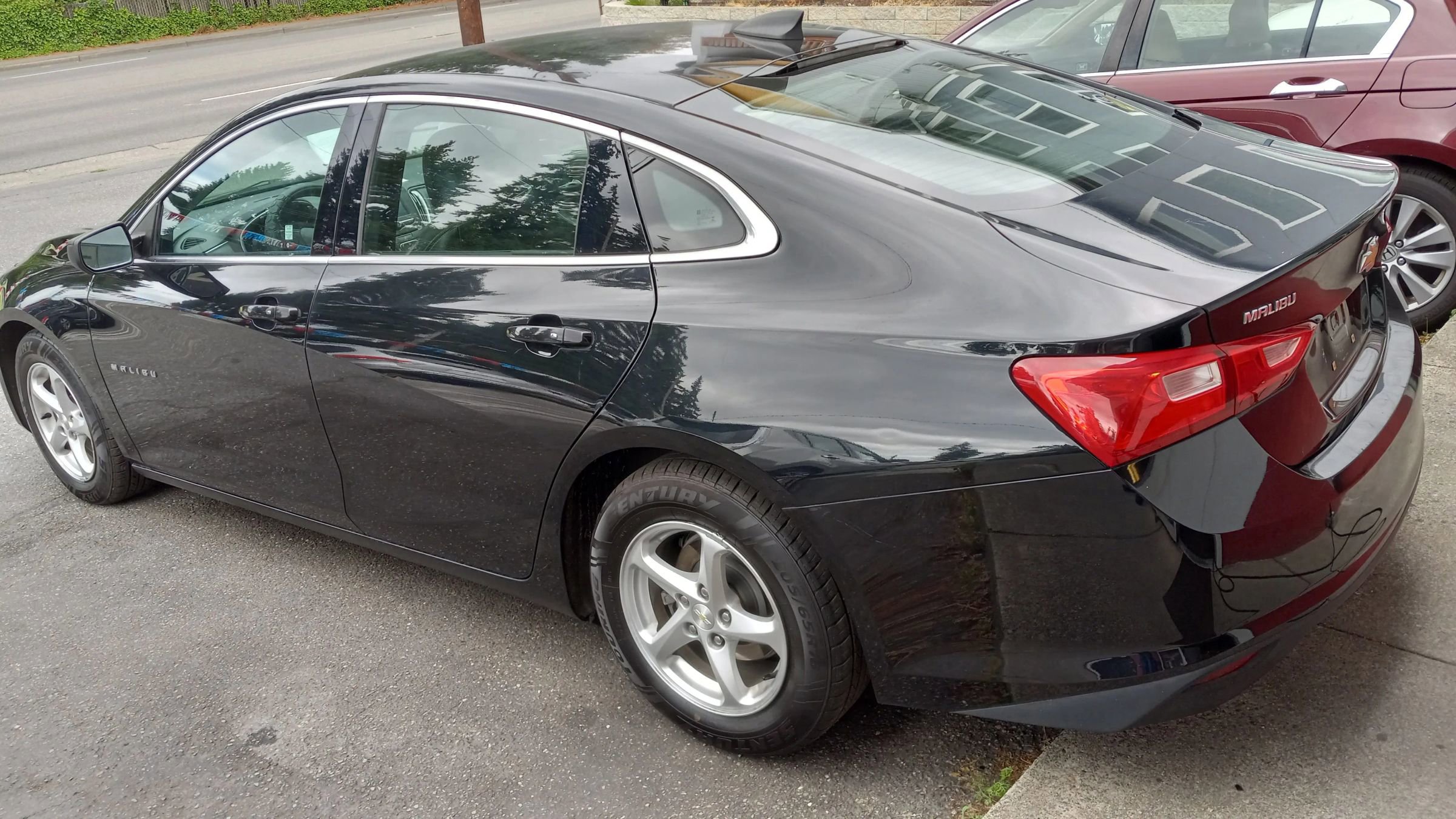 Used 2017 Chevrolet Malibu LS image 2