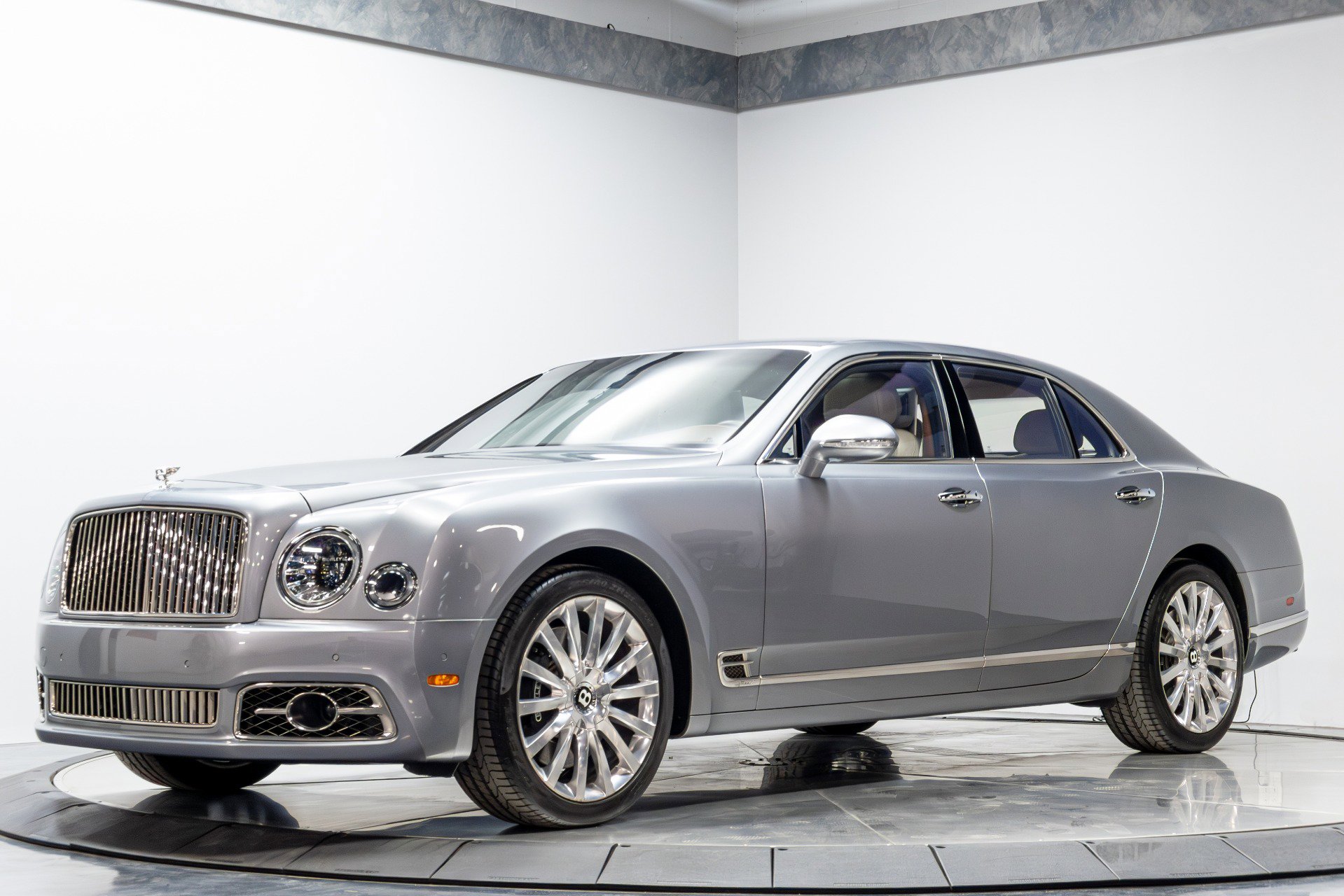 Used 2017 Bentley Mulsanne Speed image 2