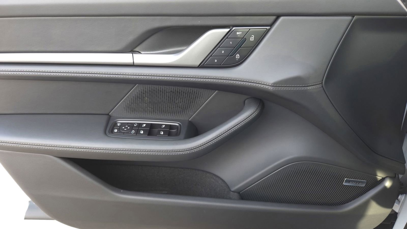 New 2025 Porsche Taycan image 21