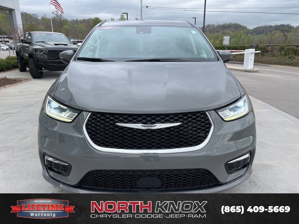 Used 2023 Chrysler Pacifica Touring-L image 29