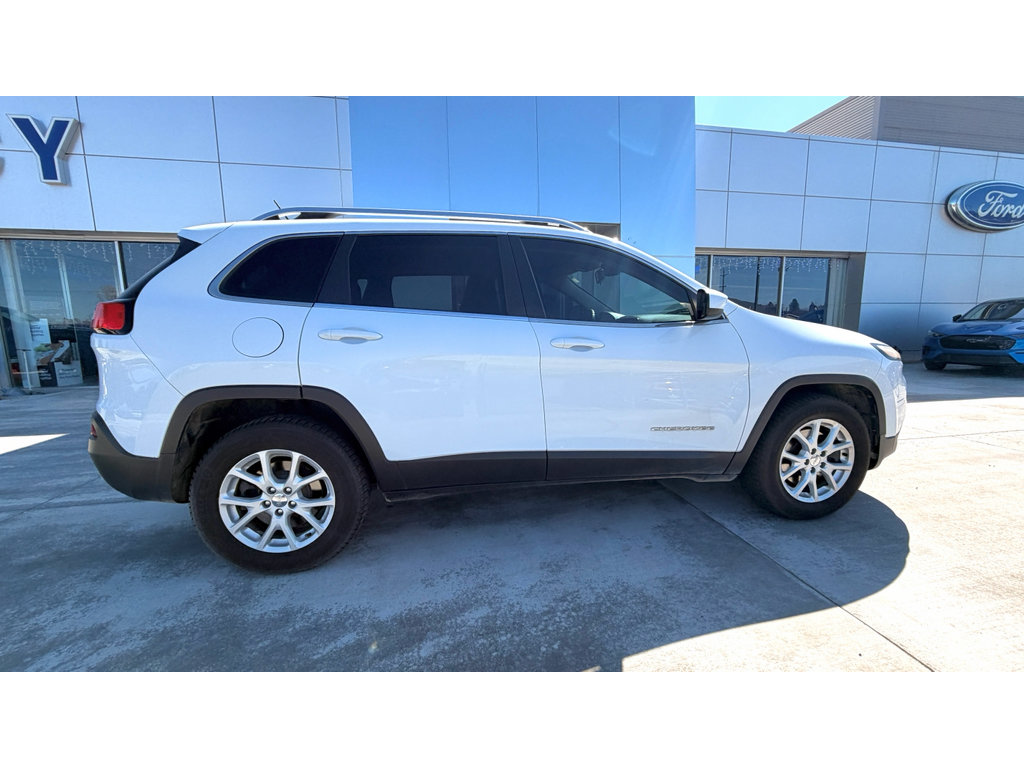 Used 2015 Jeep Cherokee Latitude AWD/4WD image 6