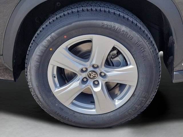 Used 2024 Toyota Highlander LE FWD image 30