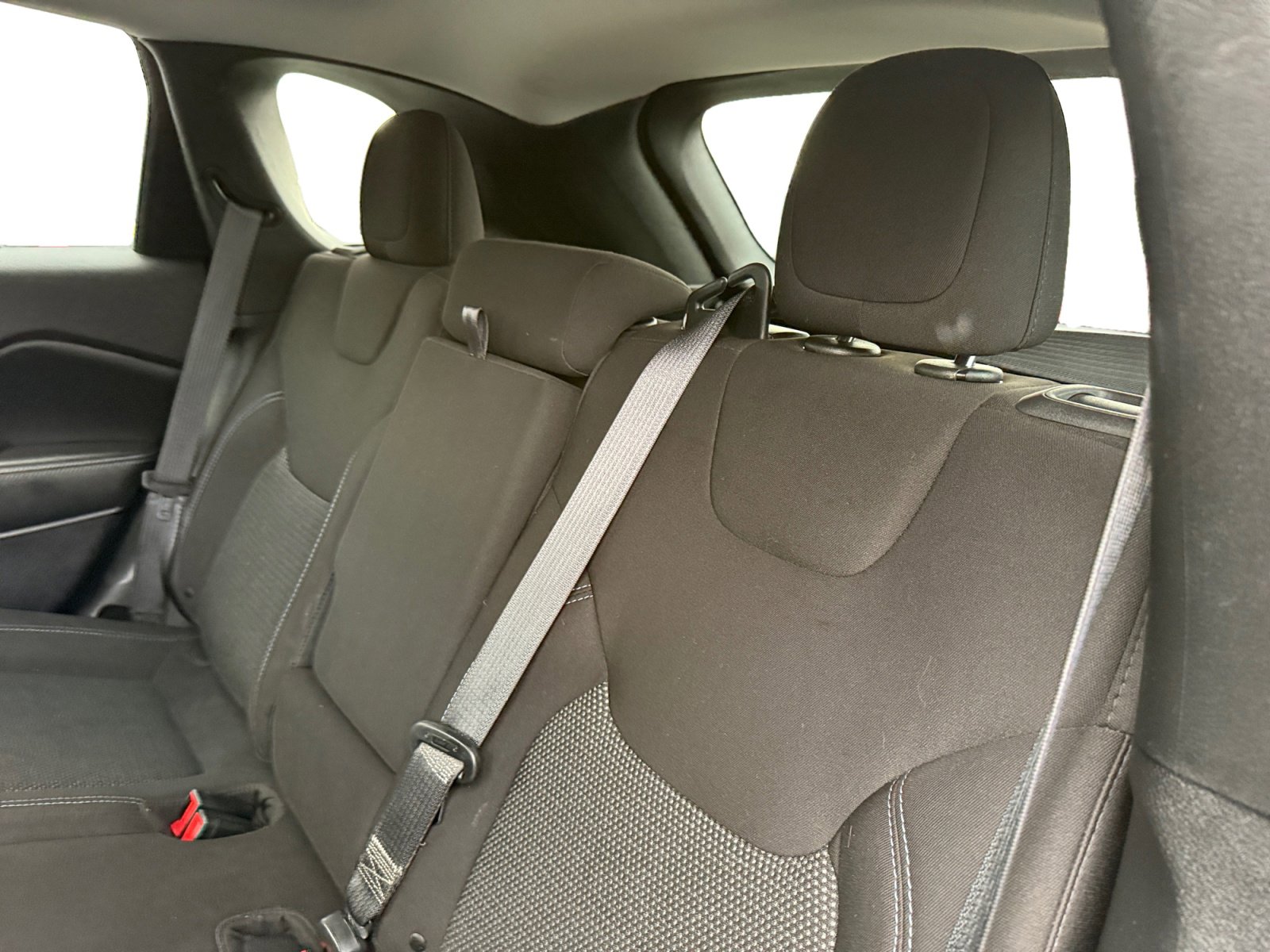 Used 2019 Jeep Cherokee Latitude w/ Popular Appearance Group image 16