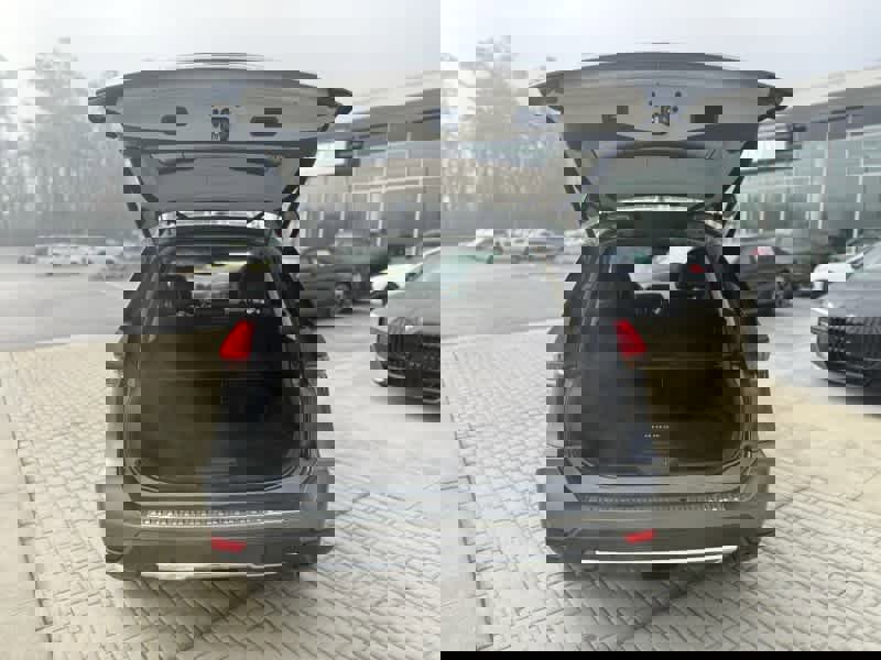 Used 2020 Nissan Rogue SL w/ Premium Package image 17